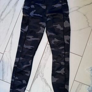 Athleta camo workout leggings size small